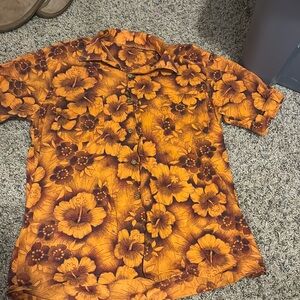 Men’s button down shirt size S